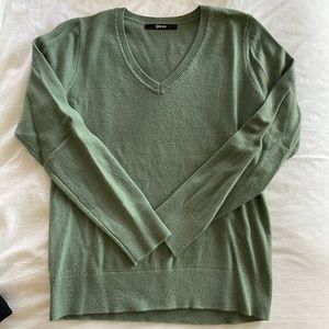 Quince Women’s Size Small Mongolian Cashmere V Neck Sweater